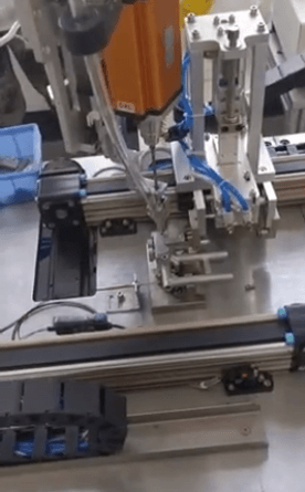 机器人柔性锁螺丝装配